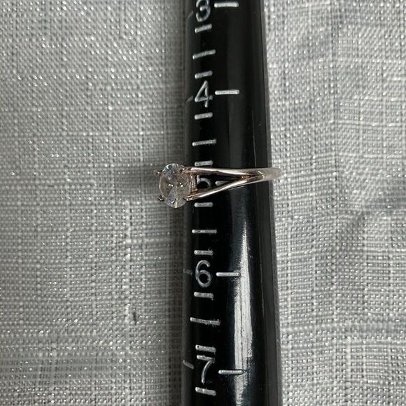 Stunning Silver and 1 Carat CZ Solitaire Ring Size 5 - Picture 4 of 4